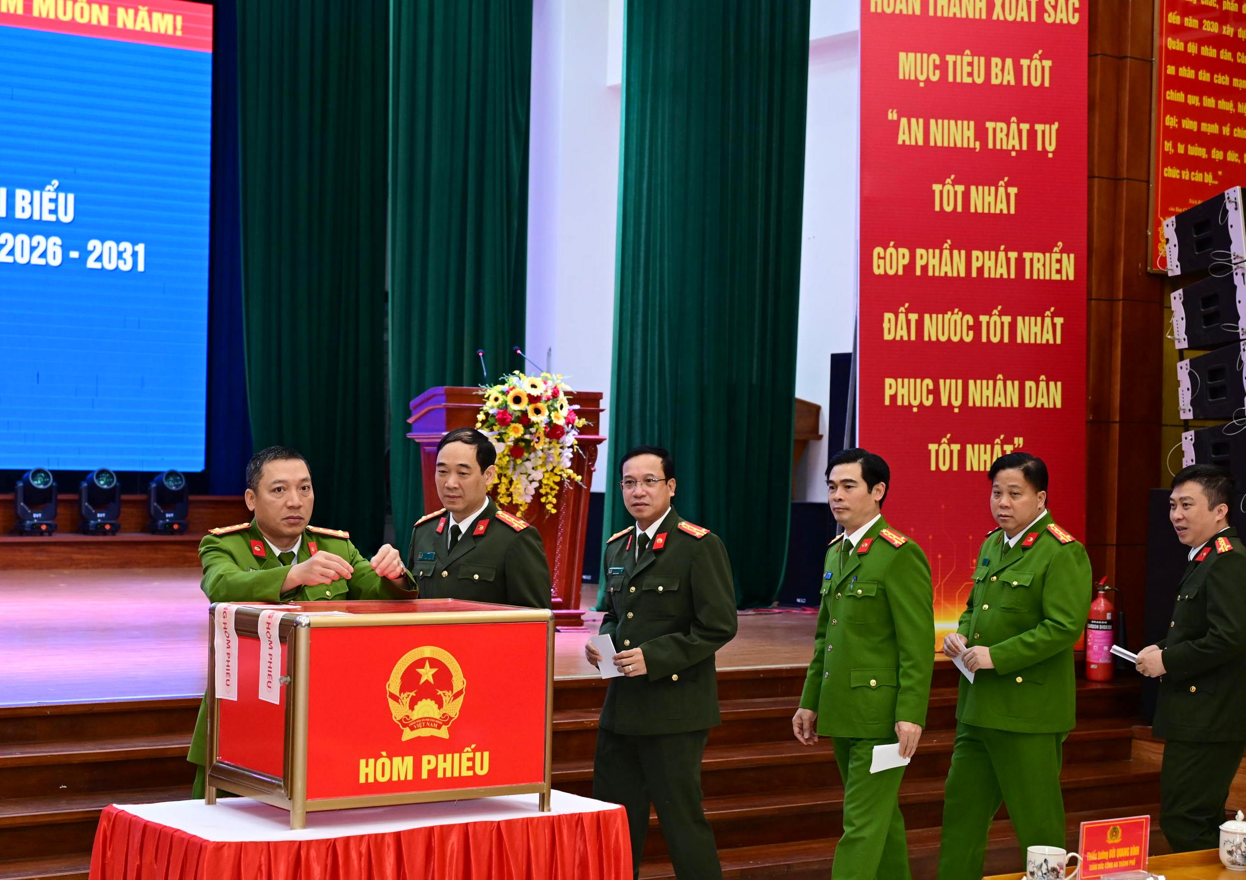 Bảo đảm tuyệt đối an ninh, an toàn Ngày bầu cử đại biểu Quốc hội khóa XVI, đại biểu HĐND các cấp, nhiệm kỳ 2026-2031: Góp công lớn vào Ngày hội non sông của toàn dân tộc